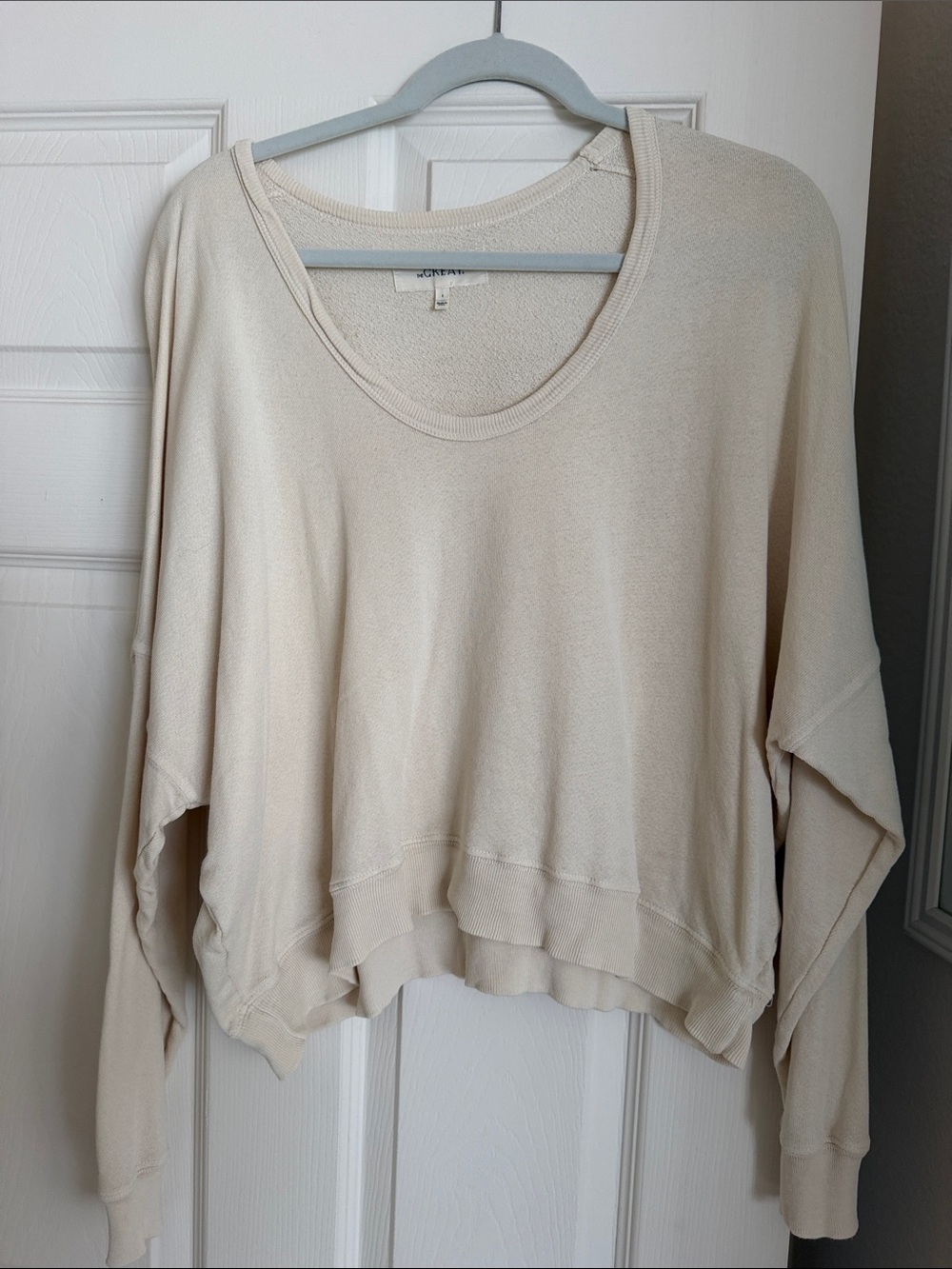The Great. Cozy Cream Women's Long-Sleeve Scoop Neck Top